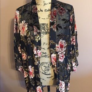 🌹AMERICAN EAGLE EUC rose kimono🌹